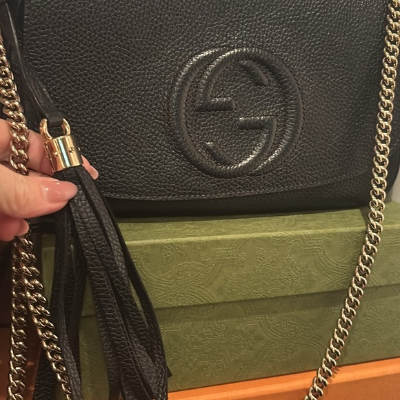 Brand new. Leather Black Gucci bag. It is a shoulder/crossbody with chain strap - Picture 4 of 11